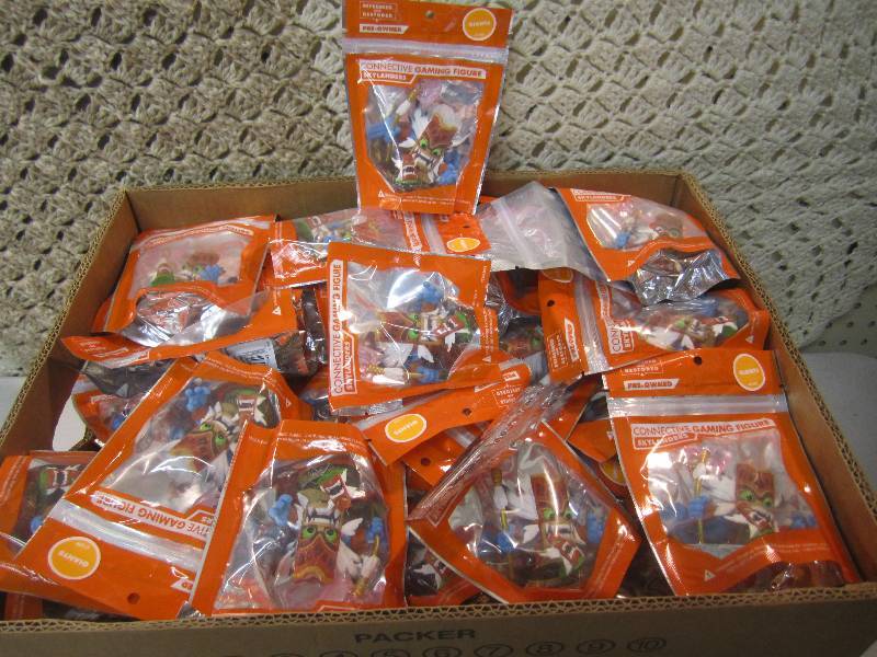 lot 21 image: 100 Skylanders Connective Gaming Fi...
