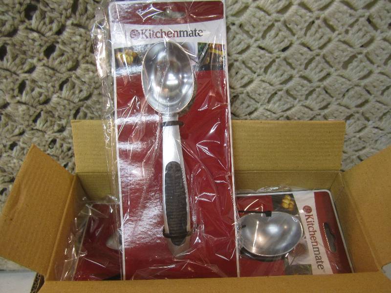 lot 27 image: Lot of 18 Kitchen Mate Ice Cream Sc...