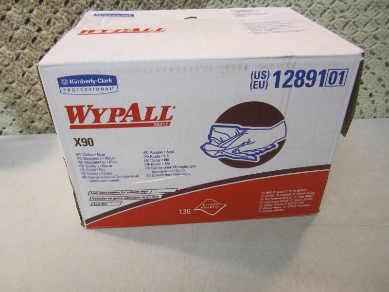 lot 62 image: Box of 136 WypAll X90 Blue Shop Tow...