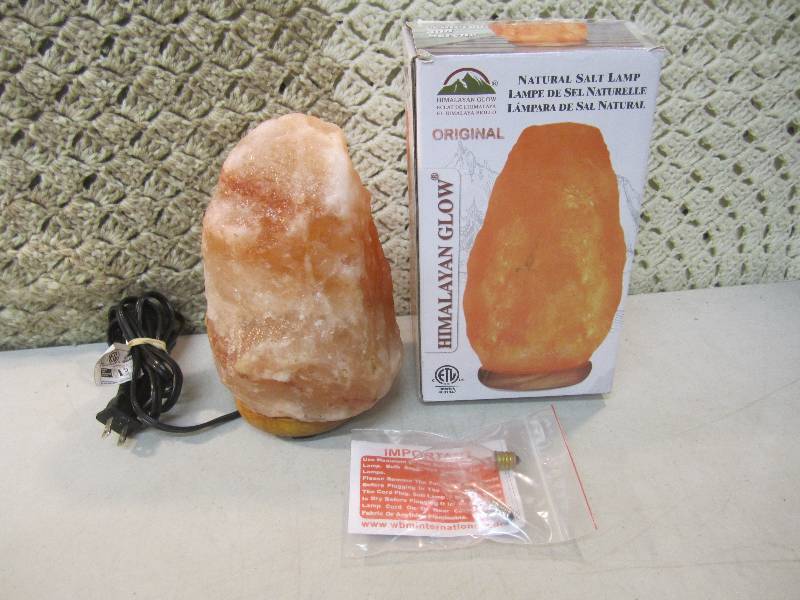 lot 78 image: Himalayan Glow Natural Salt Lamp 8....