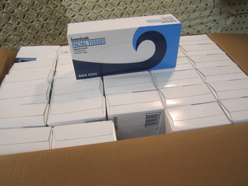 lot 84 image: Case of 30 Boxes of White 2-Ply Fac...