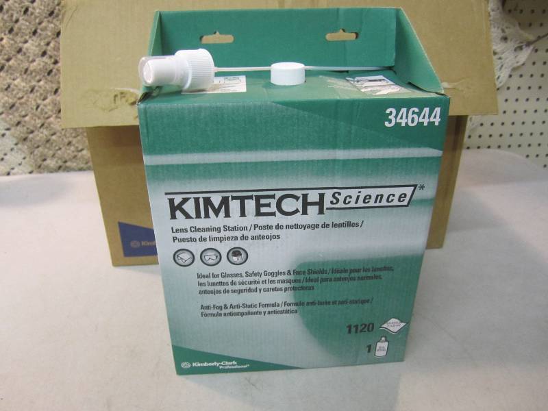 lot 85 image: Case of 4 KimTech Science Lens Clea...