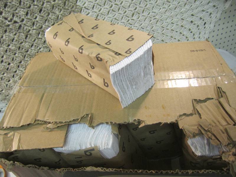 lot 94 image: Case of 2400 White C-Fold Towels 12...