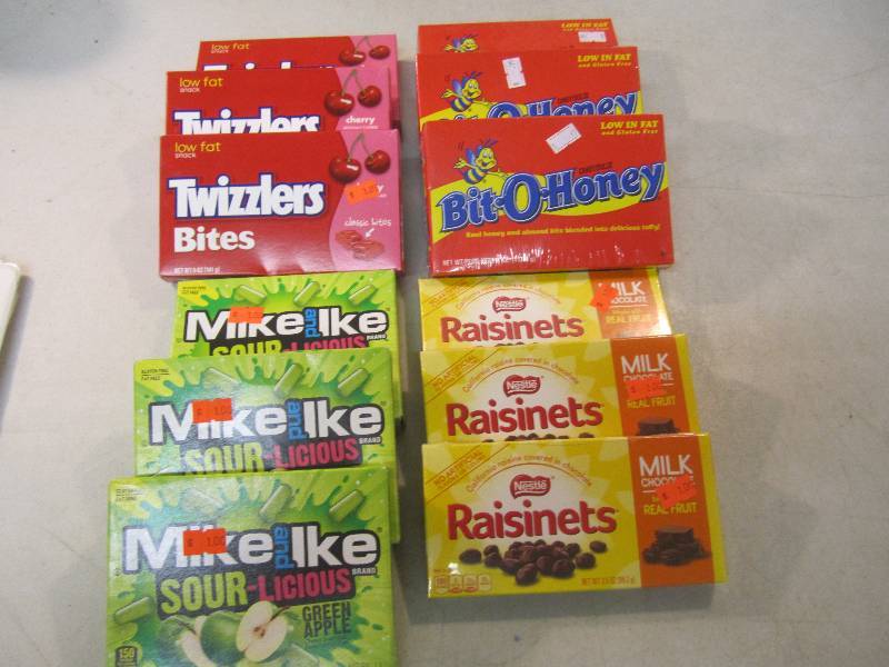 lot 121 image: Mixed Box Lot of 3 each Bit-O-Honey...