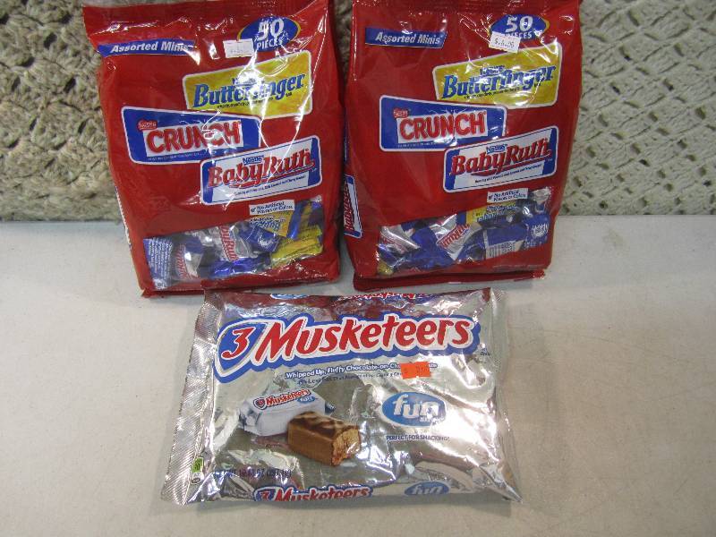 lot 124 image: Mix Lot of 2 Bags of Assorted Mini ...