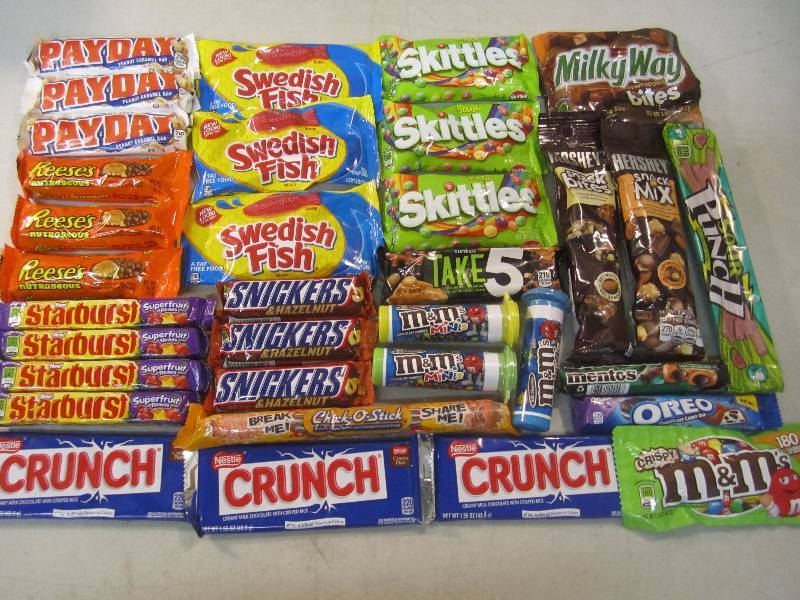 lot 140 image: Lot of Misc Candy Best by dates var...