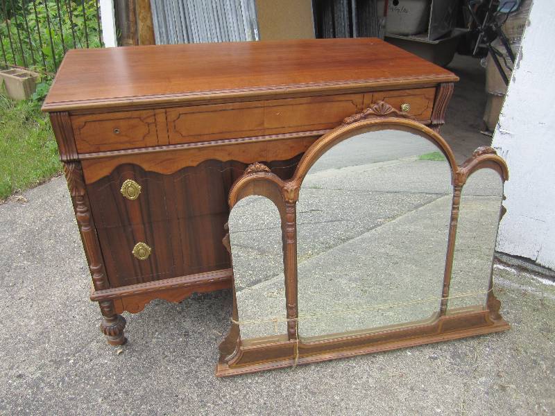 lot 156 image: Antique Dresser with Mirror 44 x 2...