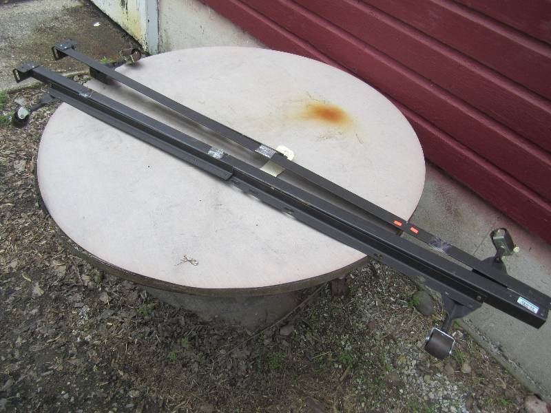 lot 158 image: Adjustable Metal Bed Frame with Cas...