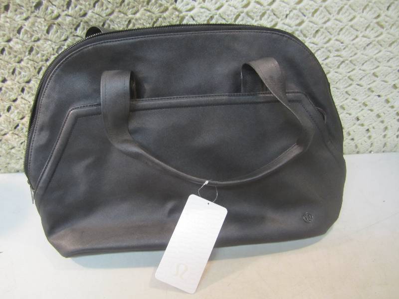 lot 172 image: Lululemon Laptop Bag New  EW1...