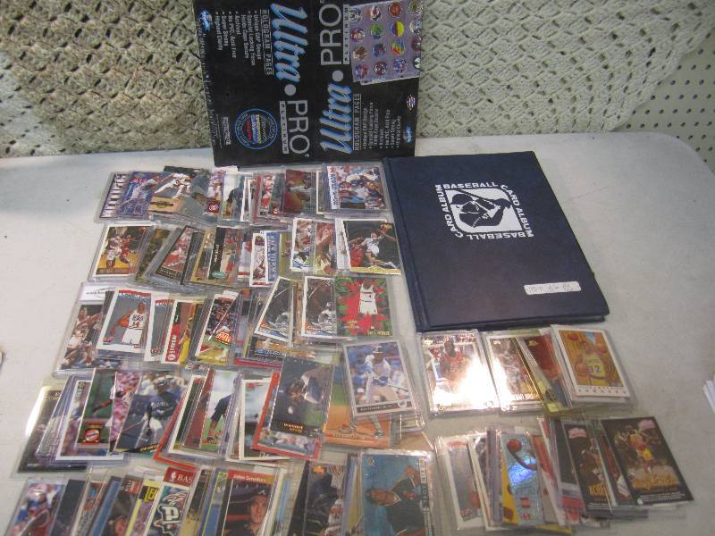 lot 187 image: Large Lot of Sports Cards Baseball ...