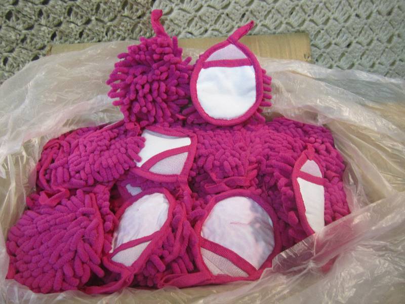 lot 193 image: Case of 200 Frizzy Finger Dusters  ...