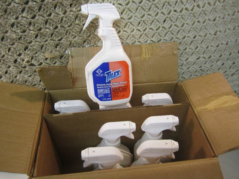 lot 195 image: 8 Spray Bottles of Tilex Disinfects...