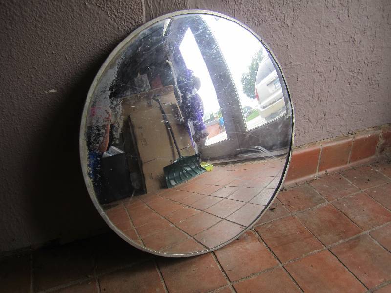 lot 204 image: 26 Convex Security Mirror with Swi...