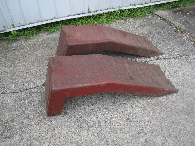 lot 206 image: Pair of Metal Car Ramps  RED ...