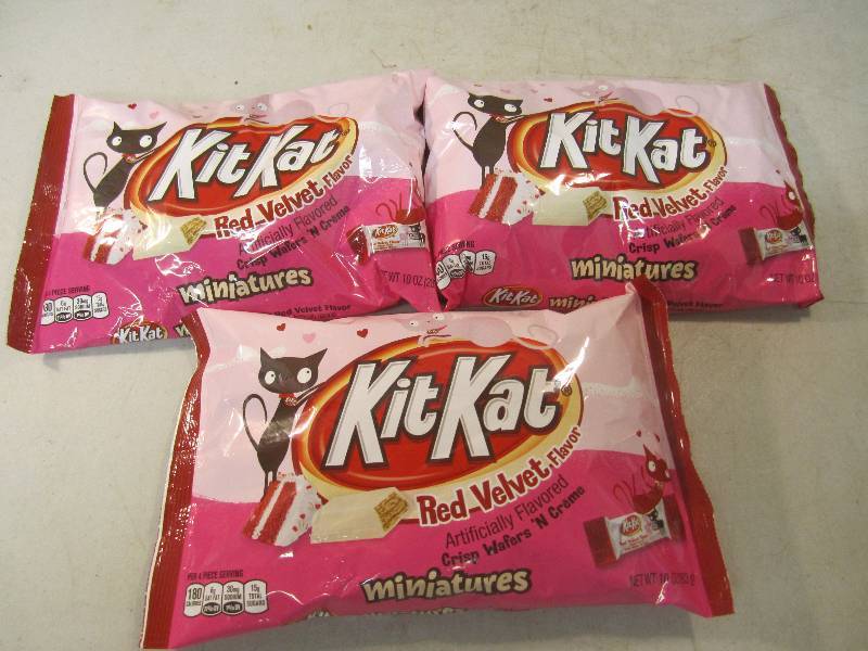 lot 231 image: 3 Bags of Kit Kat Red Velvet Miniat...
