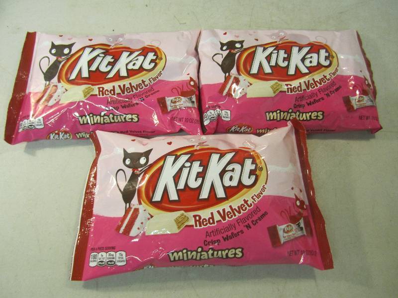 lot 232 image: 3 Bags of Kit Kat Red Velvet Miniat...