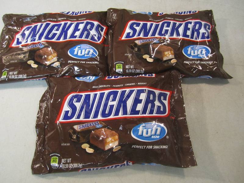 lot 259 image: 3 Bags of Fun Size Snickers Candy B...