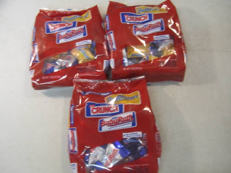 lot 284 image: 3 Bags of Assorted Minis Candy Bars...