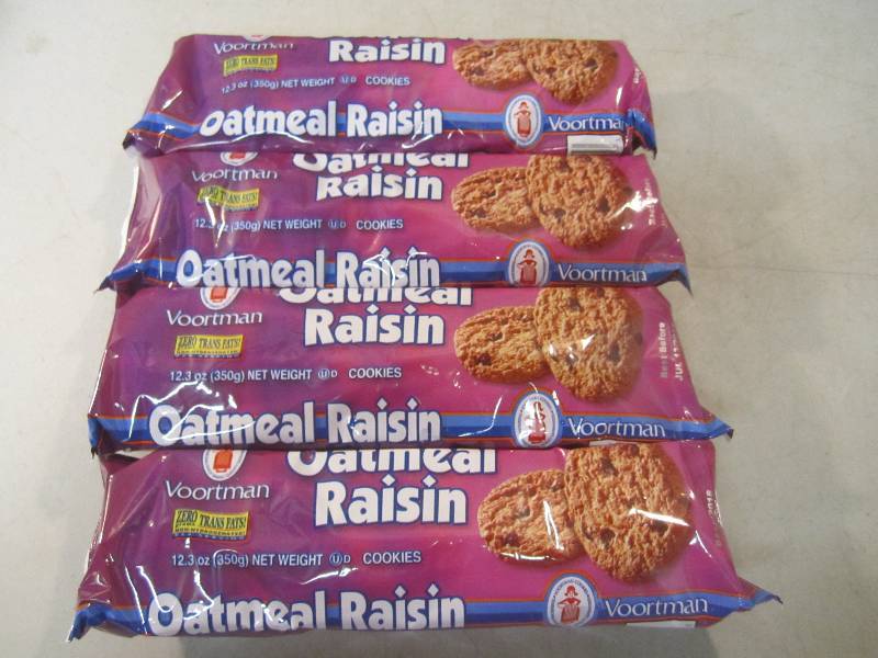 lot 290 image: 4 Packs of Oatmeal Raisin Cookies B...