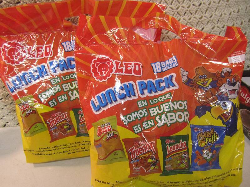 lot 299 image: 2 Leo 18 Bag Lunch Pack Snacks and ...