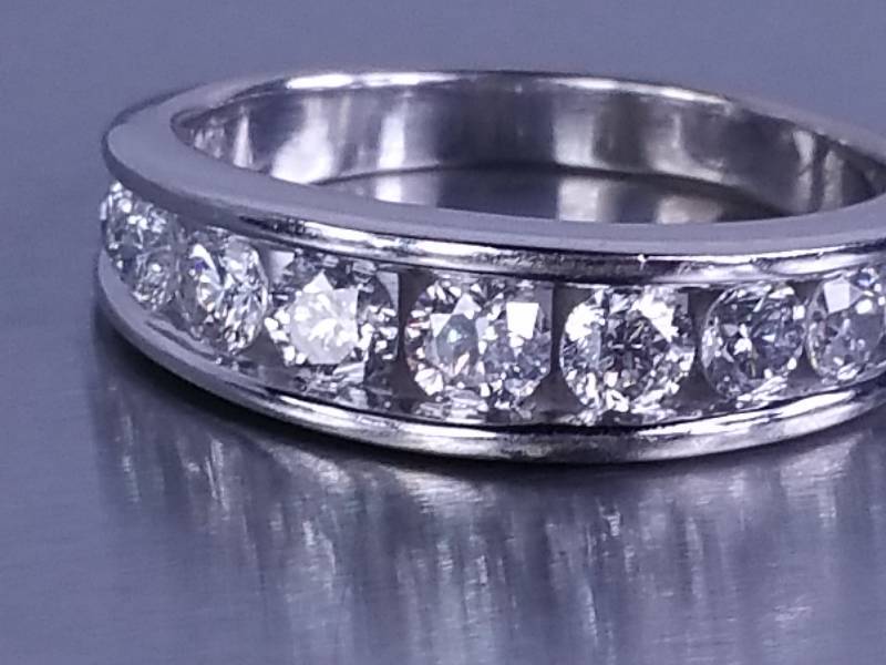 lot 11 image: Brilliant Diamond Band Estate Ring 14k