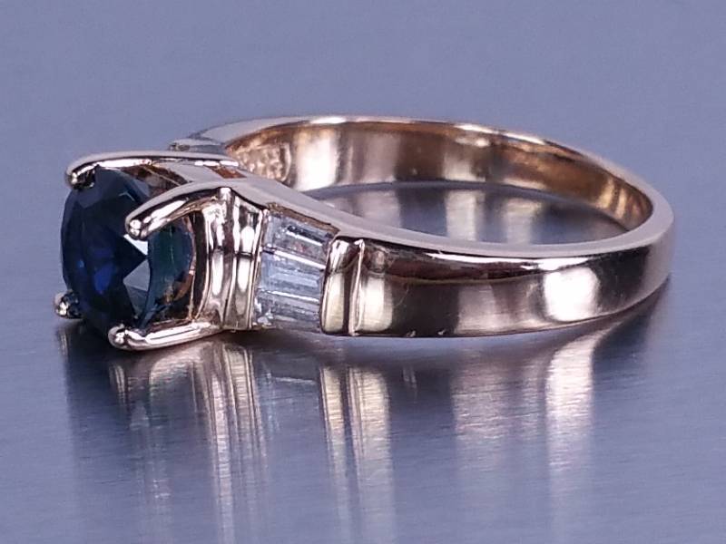 lot 13 image: Natural Sapphire & Diamond Estate Ring