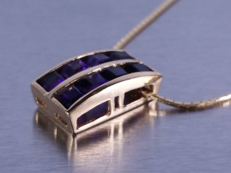 lot 14 image: Natural Amethyst Pendant & Chain 18k