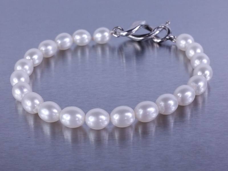 lot 18 image: Tiffany & Co. Pearl Bracelet