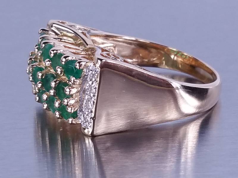 lot 23 image: Natural Emerald & Diamond Estate Ring 14k