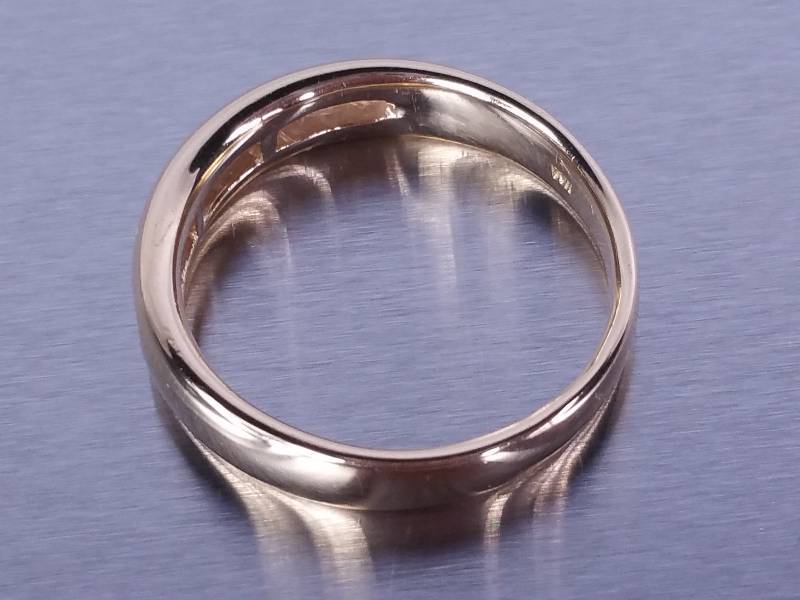 lot 24 image: Mens Beautiful Diamond Estate Band 14k