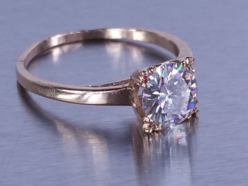 lot 26 image: Beautiful Moissanite Diamond Estate Ring 14k
