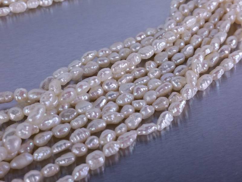 lot 27 image: Brilliant Pearl Necklace in 14k