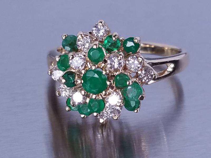 lot 28 image: Natural Emerald & Diamond Estate Ring 14k