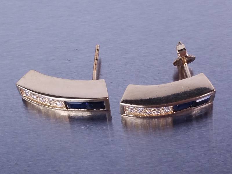lot 29 image: Natural Sapphire & Diamond Earrings 18k
