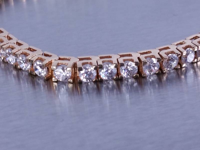 lot 30 image: Elegant Tennis Bracelet 14k