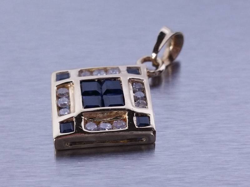 lot 36 image: Natural Sapphire & Diamond Pendant 14k