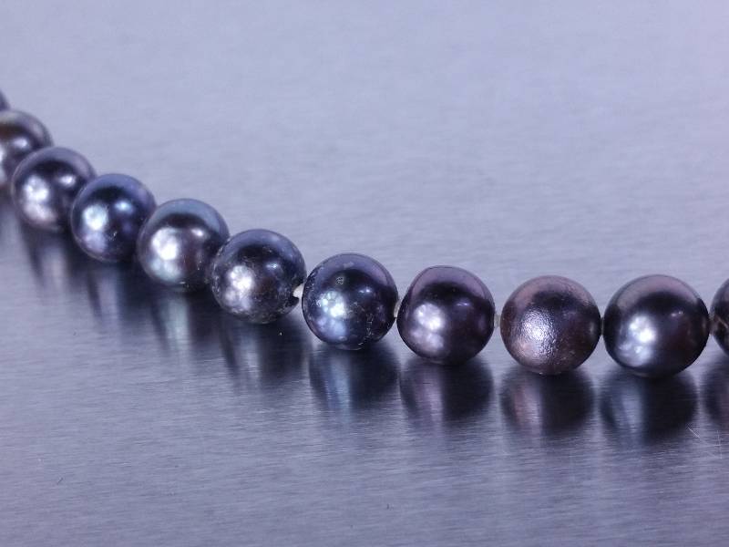 lot 39 image: Natural Black Pearl Necklace 14k
