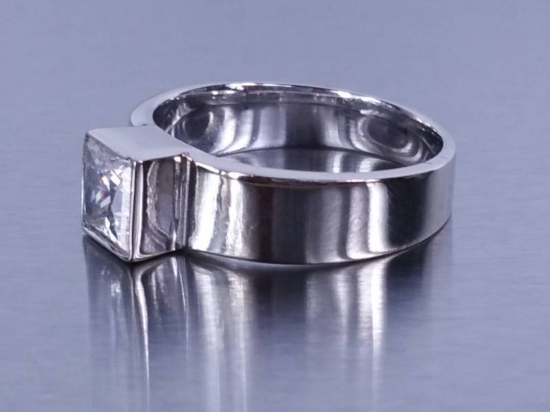 lot 43 image: 2 Carat Princess Cut White Sapphire Estate Ring 14k