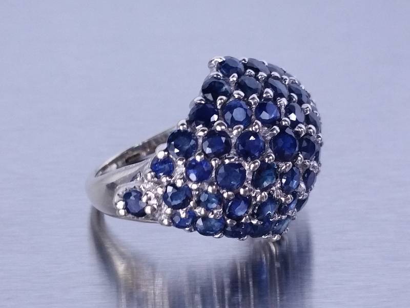 lot 47 image: 2 Carat Natural Sapphire Estate Ring in White Gold