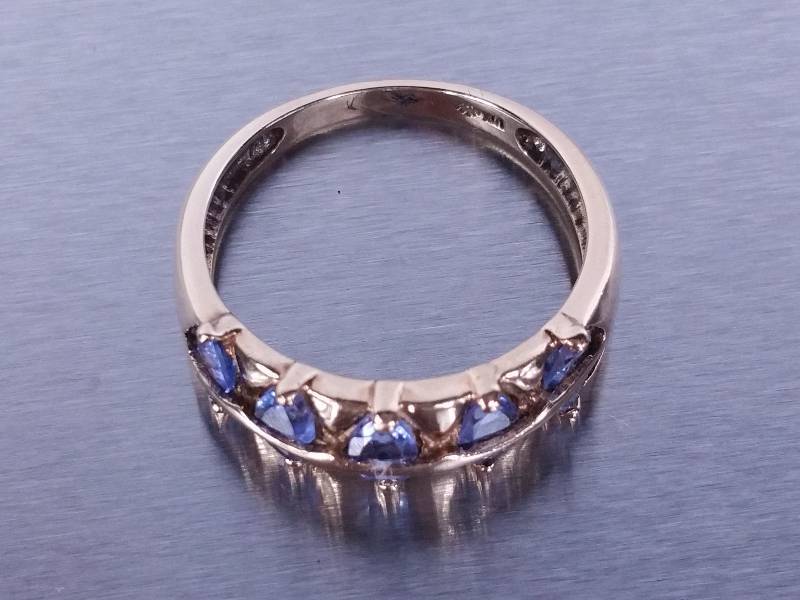 lot 50 image: Natural Tanzanite Ring in Yellow Gold
