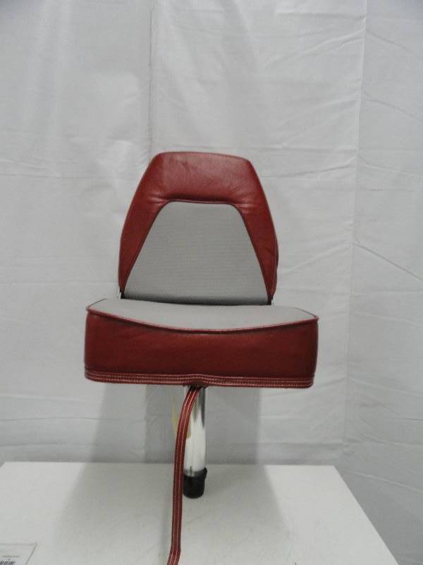 lot 8 image: Lund Boat Seat with Pedistal Never Used