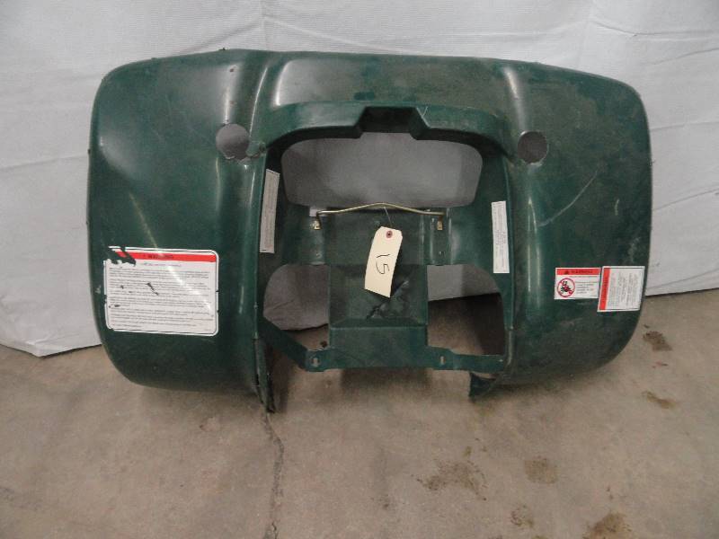lot 15 image: Rear Fender 2000 Polaris ATV