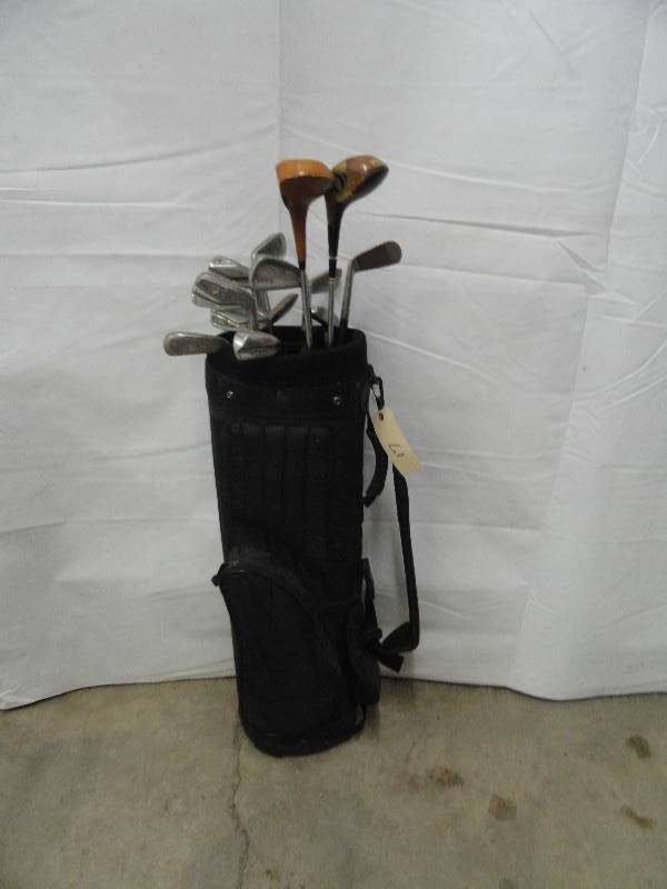 lot 17 image: Golf Clubs
