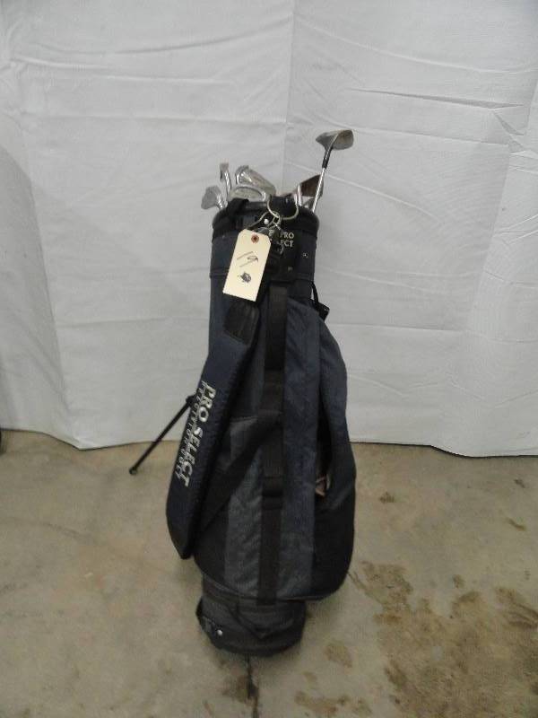 lot 19 image: Golf Clubs