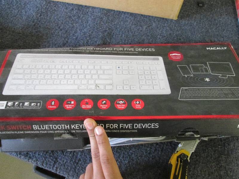 lot 54 image: macally bluettoth keyboard for 5 de...
