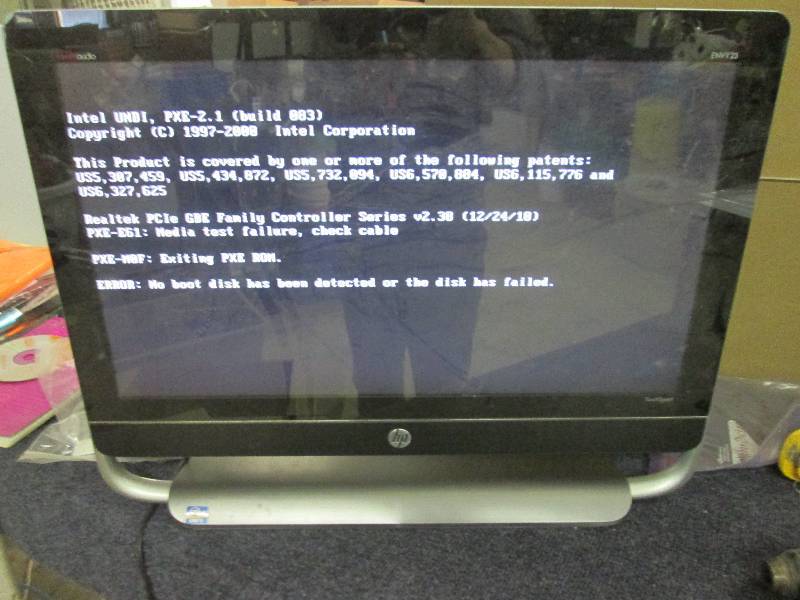 lot 59 image: HP envy 23 I3 powrs on corner chip...