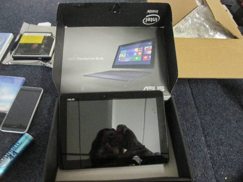 lot 63 image: asus tabled not powering up...