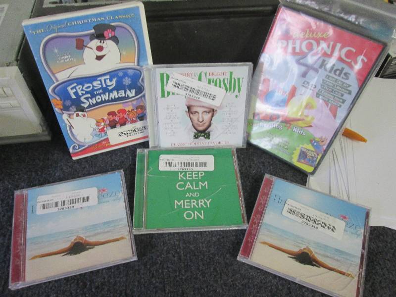 lot 95 image: lot of xmas cds...