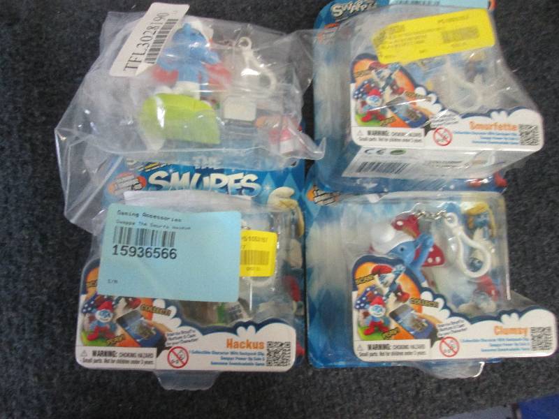 lot 99 image: lot of 4 smurf fugurineskeychains...