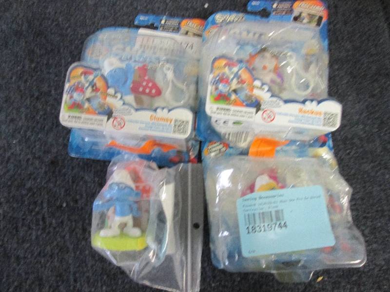 lot 101 image: lot of 4 smurf fugurineskeychains...